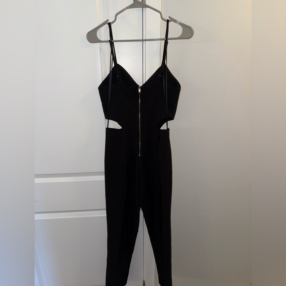Elegant Black Jumpsuit - Picture 2 of 5